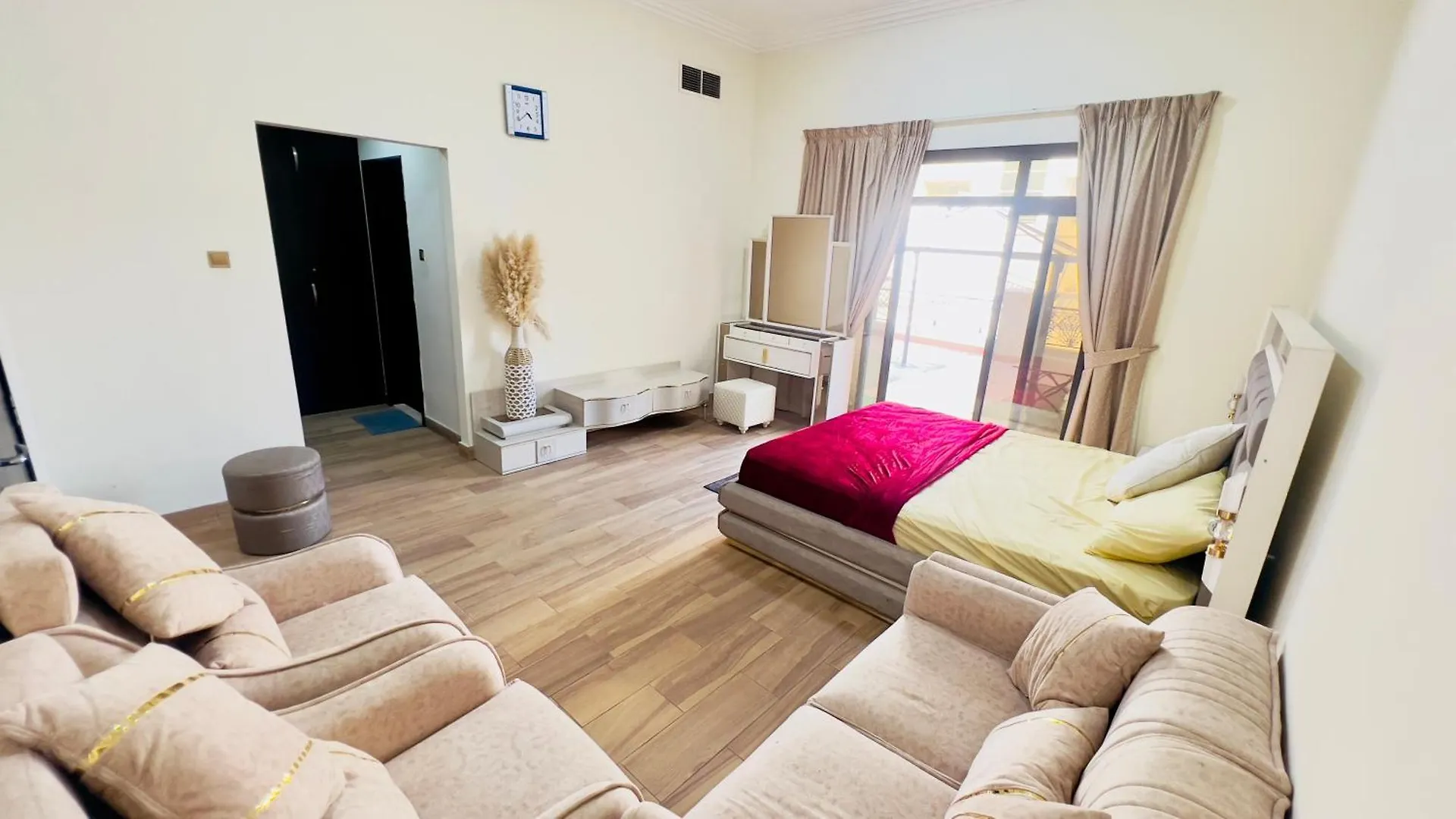 Khaliq Basera Dubai 0*,